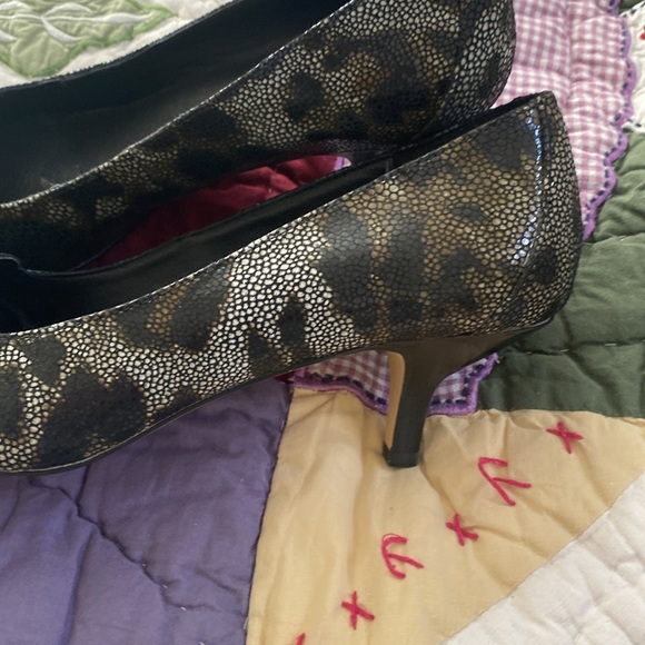 Donald Pliner Gretel shoes, new, SZ 7 1/2, beautiful - Picture 3 of 6